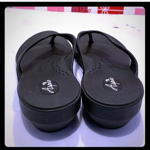 NWOT/ NEW Okabayashi Aspire Women Sandal.Size M/L - Picture 4 of 8